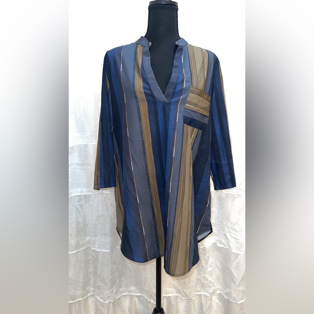 SHEIN LUNE Block Striped Roll Tab Sleeve Patched
Pocket Notched Neck Blouse